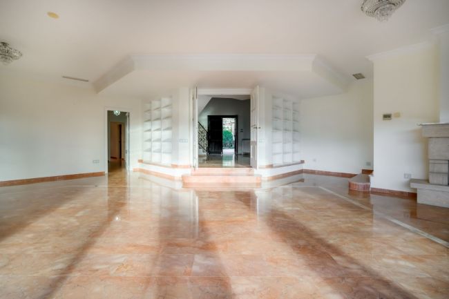VILLA EN NUEVA ANDALUCIA - MARBELLA