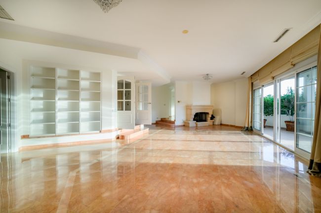 VILLA EN NUEVA ANDALUCIA - MARBELLA