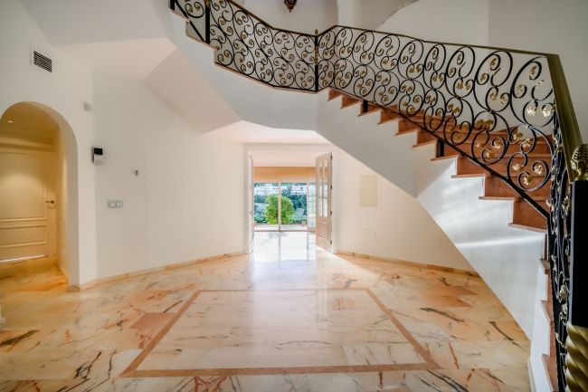 VILLA EN NUEVA ANDALUCIA - MARBELLA