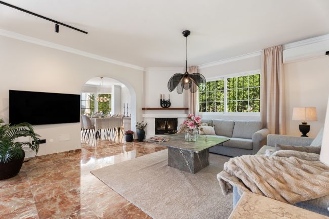 Welcome to a Refined Retreat in La Sierrezuela