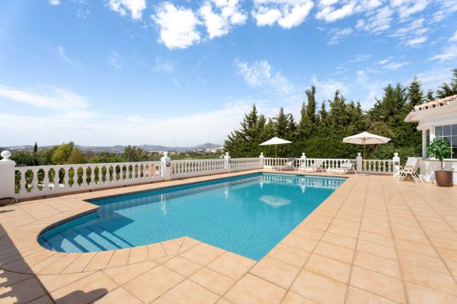 Welcome to a Refined Retreat in La Sierrezuela