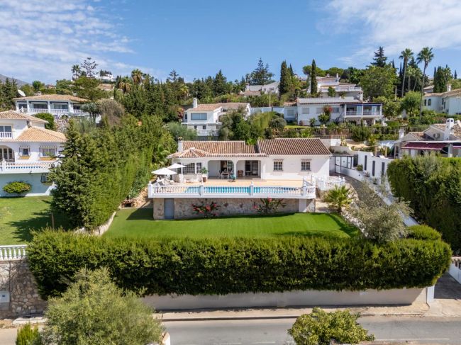 Welcome to a Refined Retreat in La Sierrezuela