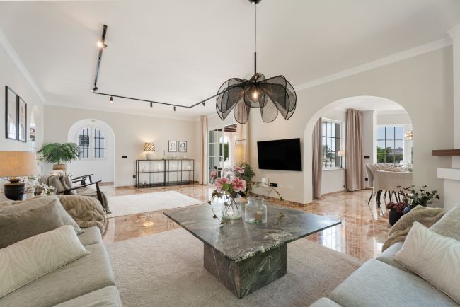 Welcome to a Refined Retreat in La Sierrezuela