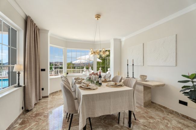 Welcome to a Refined Retreat in La Sierrezuela