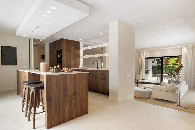 Elegant fully renovated 4-Bedroom Villa in La Alquería, Benahavís