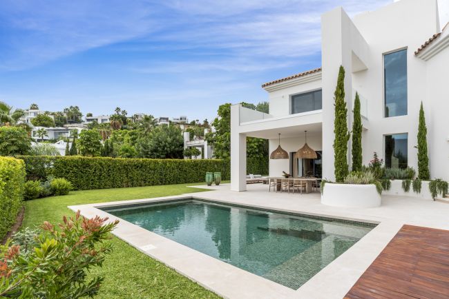 Elegant fully renovated 4-Bedroom Villa in La Alquería, Benahavís
