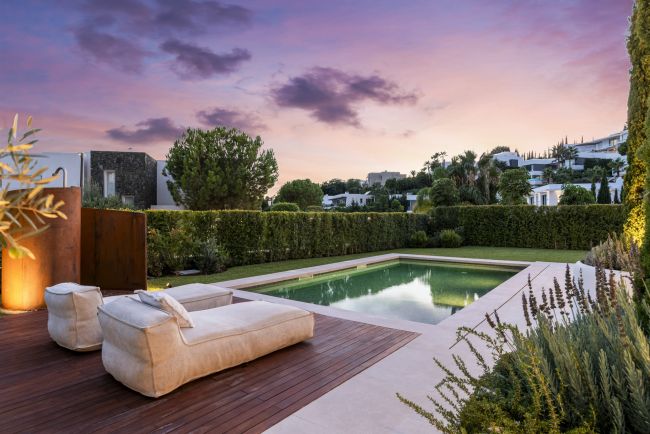 Elegant fully renovated 4-Bedroom Villa in La Alquería, Benahavís