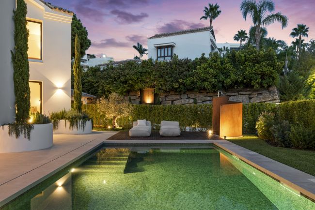 Elegant fully renovated 4-Bedroom Villa in La Alquería, Benahavís