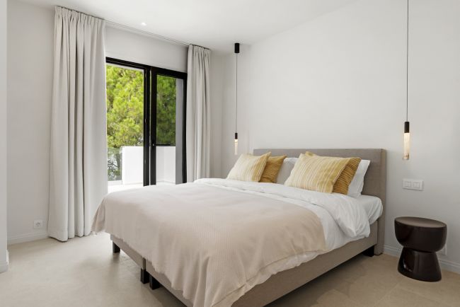 Elegant fully renovated 4-Bedroom Villa in La Alquería, Benahavís