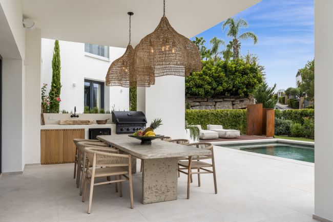 Elegant fully renovated 4-Bedroom Villa in La Alquería, Benahavís