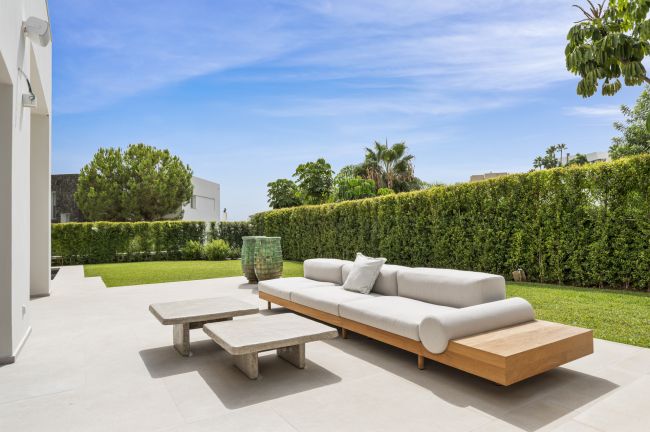 Elegant fully renovated 4-Bedroom Villa in La Alquería, Benahavís