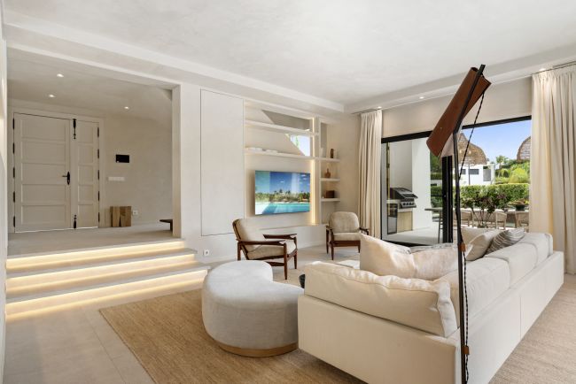 Elegant fully renovated 4-Bedroom Villa in La Alquería, Benahavís