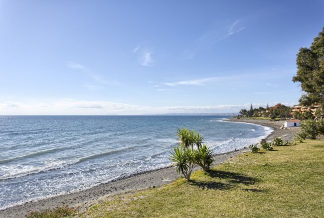 Leilighet med 2 soverom i Exclusive Beachfront Urbanization – Mar Azul, New Golden Mile, Estepona