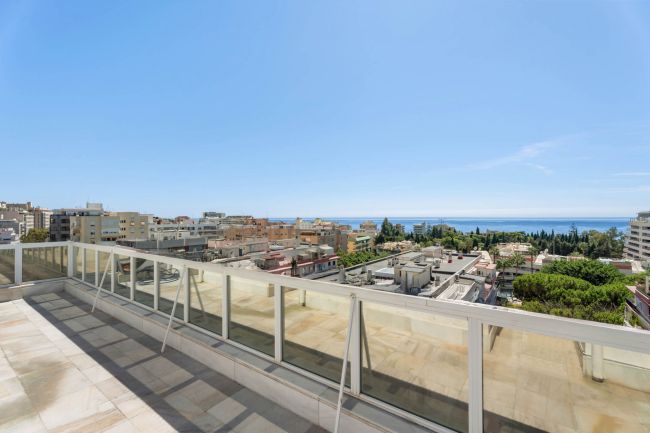 Exquisite 4-Bedroom Duplex Penthouse with Panoramic Sea Views in the Heart of Marbella