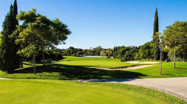 Førstelinje golfparsell i Los Flamingos Golf, Benahavís