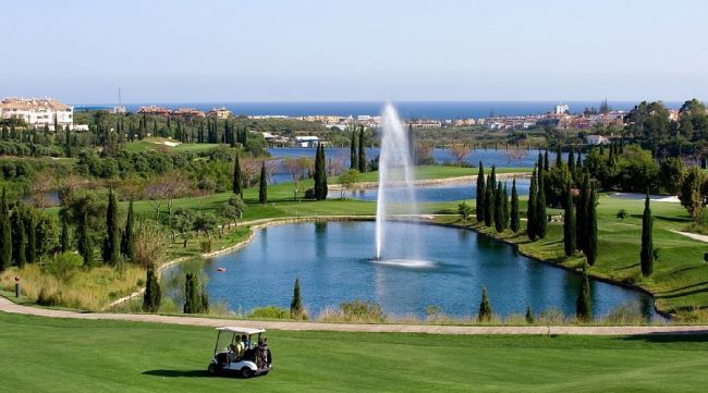 Førstelinje golfparsell i Los Flamingos Golf, Benahavís