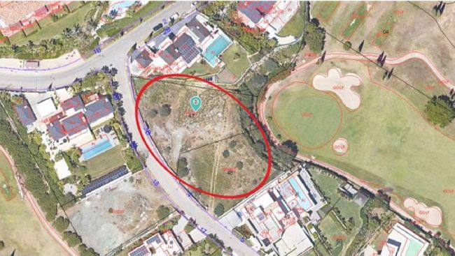 Førstelinje golfparsell i Los Flamingos Golf, Benahavís