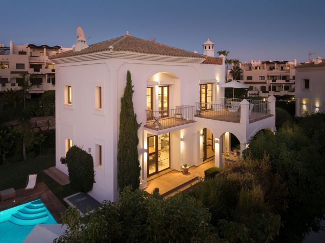 Villa zu verkaufen in Estepona