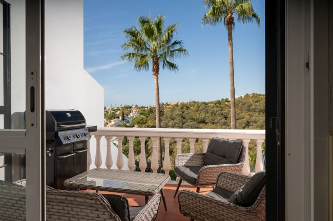 Stor rekkehusbolig med 4 soverom i Calahonda med panoramautsikt og privat basseng