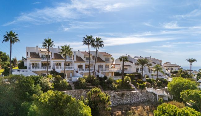 Stor rekkehusbolig med 4 soverom i Calahonda med panoramautsikt og privat basseng