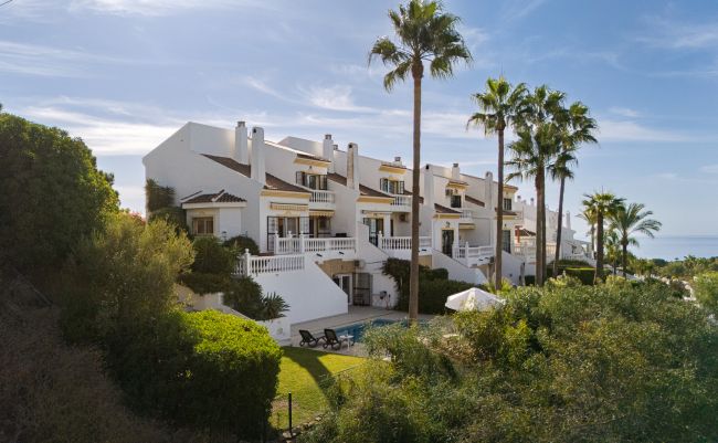 Stor rekkehusbolig med 4 soverom i Calahonda med panoramautsikt og privat basseng