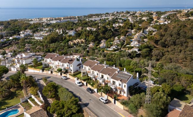 Stor rekkehusbolig med 4 soverom i Calahonda med panoramautsikt og privat basseng