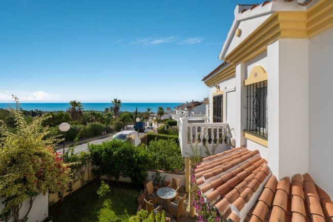 Stor rekkehusbolig med 4 soverom i Calahonda med panoramautsikt og privat basseng