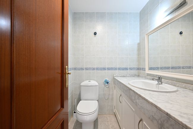 Stor rekkehusbolig med 4 soverom i Calahonda med panoramautsikt og privat basseng