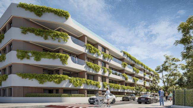 Lives a unique lifestyle by the sea in Marbella West