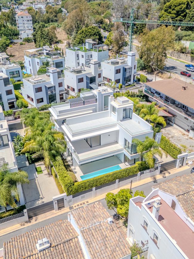 Luxury Brand New Villa, Golden Mile