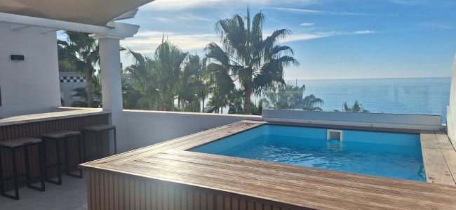 Exclusive Beachfront Penthouses and apartments – Experience Estepona at Its Finest – Stunning with Panoramic Sea Views
