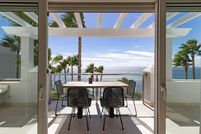 Exclusive Beachfront Penthouses and apartments – Experience Estepona at Its Finest – Stunning with Panoramic Sea Views