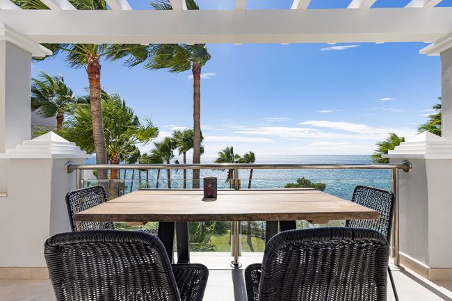 Exclusive Beachfront Penthouses and apartments – Experience Estepona at Its Finest – Stunning with Panoramic Sea Views