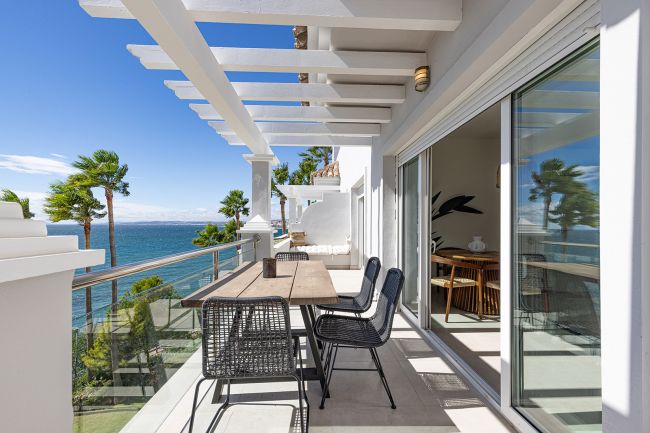 Exclusive Beachfront Penthouses and apartments – Experience Estepona at Its Finest – Stunning with Panoramic Sea Views