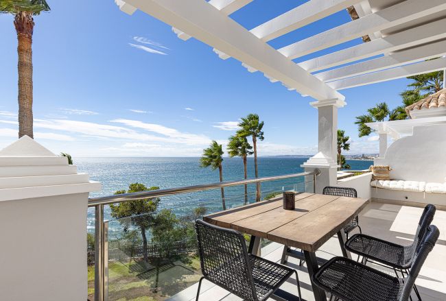 Exclusive Beachfront Penthouses and apartments – Experience Estepona at Its Finest – Stunning with Panoramic Sea Views