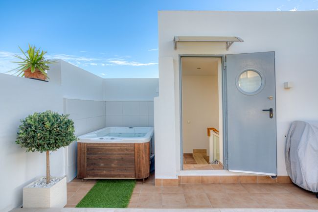 Vakker vest-vendt duplex penthouse med solarium og panoramautsikt i La Cala Golf Resort, Mijas Costa