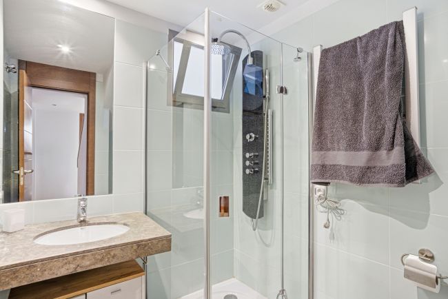 Vakker vest-vendt duplex penthouse med solarium og panoramautsikt i La Cala Golf Resort, Mijas Costa