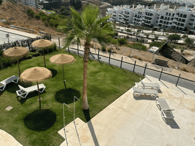Exquisite Corner 3-Bedroom Apartment with Panoramic Sea and Marina Views