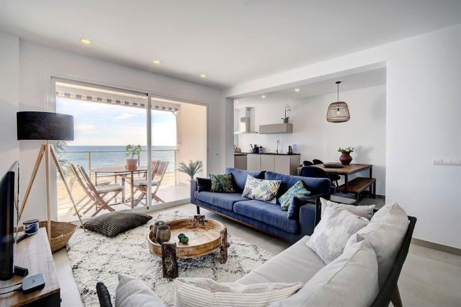 Luxury Beachfront Apartment in Central Estepona – Unmatched Sea Views and Prime Coastal Living