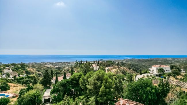 Sensational Andalusian modern gem with outstanding sea and mountain views