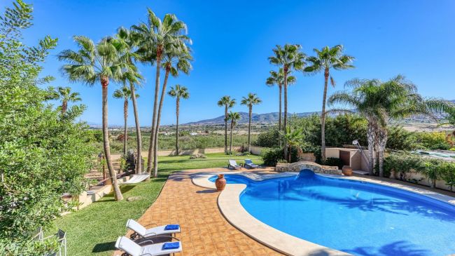 **Exceptional Rustic Estate with Horse Stable**