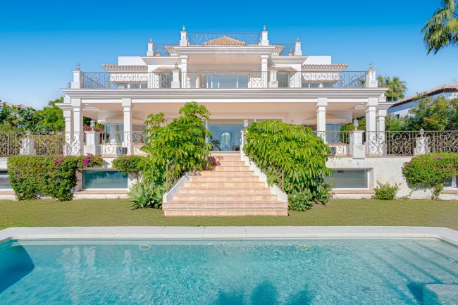 Exceptional eight bedroom, south-facing villa located in the prestigious gated community of Los Flamingos, Benahavis