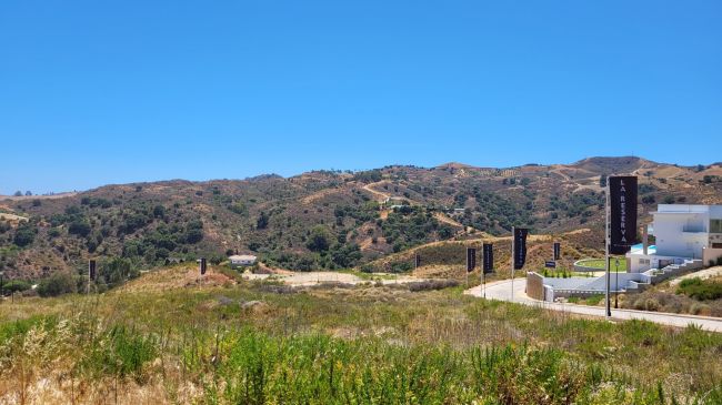 Plot with panoramic mountain views for sale in La Reserva de la Cala Golf