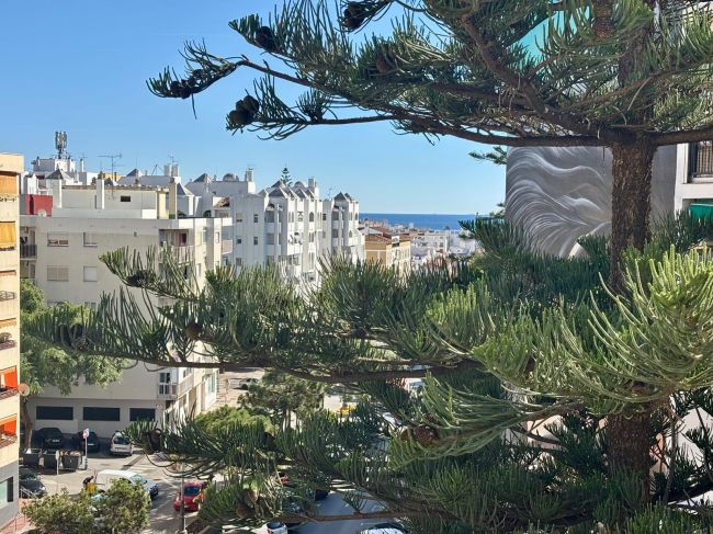 Bright 3-Bedroom Apartment on 6º floor with Mountain Views in Estepona and a garage