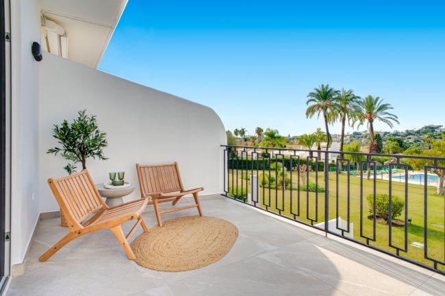 Contemporary four bedroom townhouse located in the gated community of La Rinconada, located in Marbella´s Golf Valley