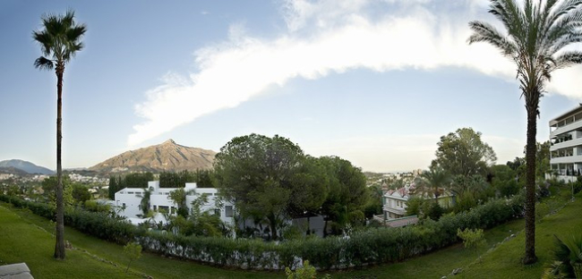 Luxury ground floor apartment in Nueva Andalucia
