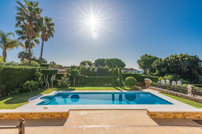 Villa for sale in Hacienda las Chapas, Marbella East
