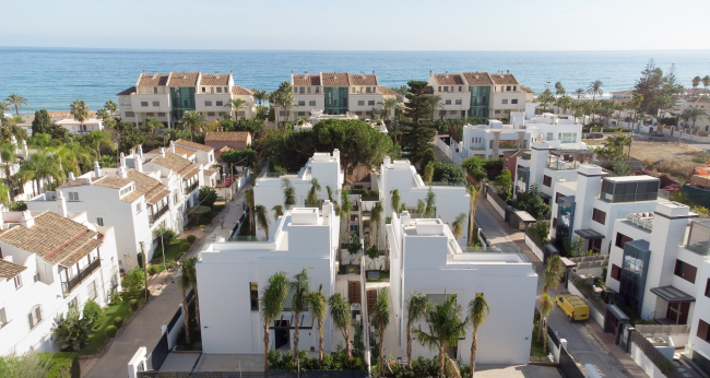 Brand New Villa, Golden Mile - 100 m from the beach