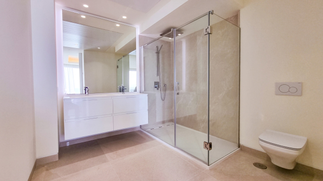  Luxurious 1st line beach penthouse for sale in Estepona, Costa del Sol.