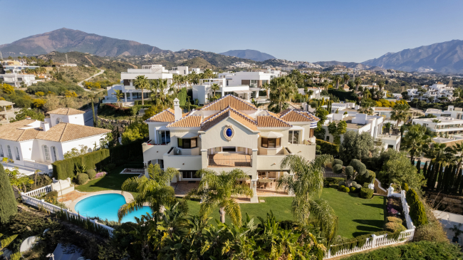 Villa til salgs i La Alqueria, Benahavis